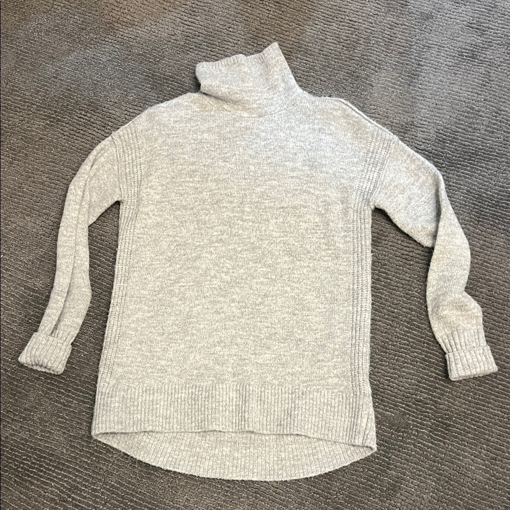 GAP Light heather Gray Turtleneck Sweater